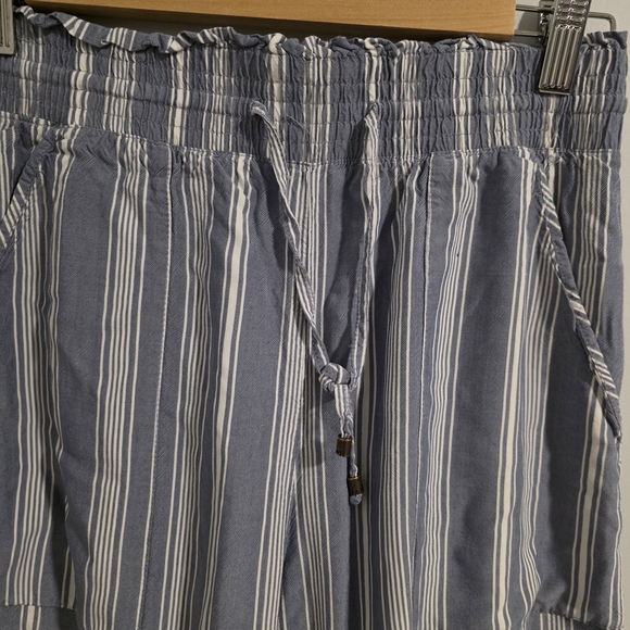 Abercrombie & Fitch Light Blue Striped Wide Leg Pants - Picture 4 of 11